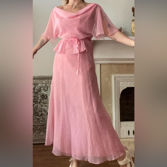 70's Pink Fairy Dress
Beautiful vintage 1970's soft pink gown made by the ilgwu. - Picture 3 of 5